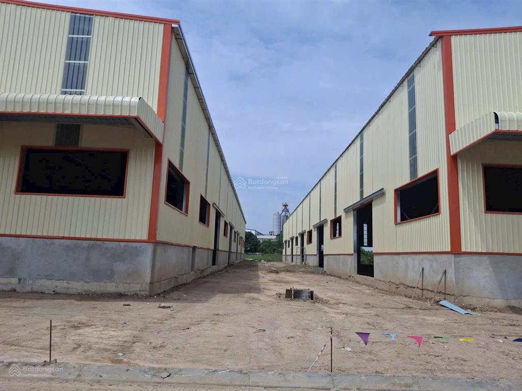 Kho xưởng tại nguyên khê, đông anh có bãi đỗ ô tô riêng