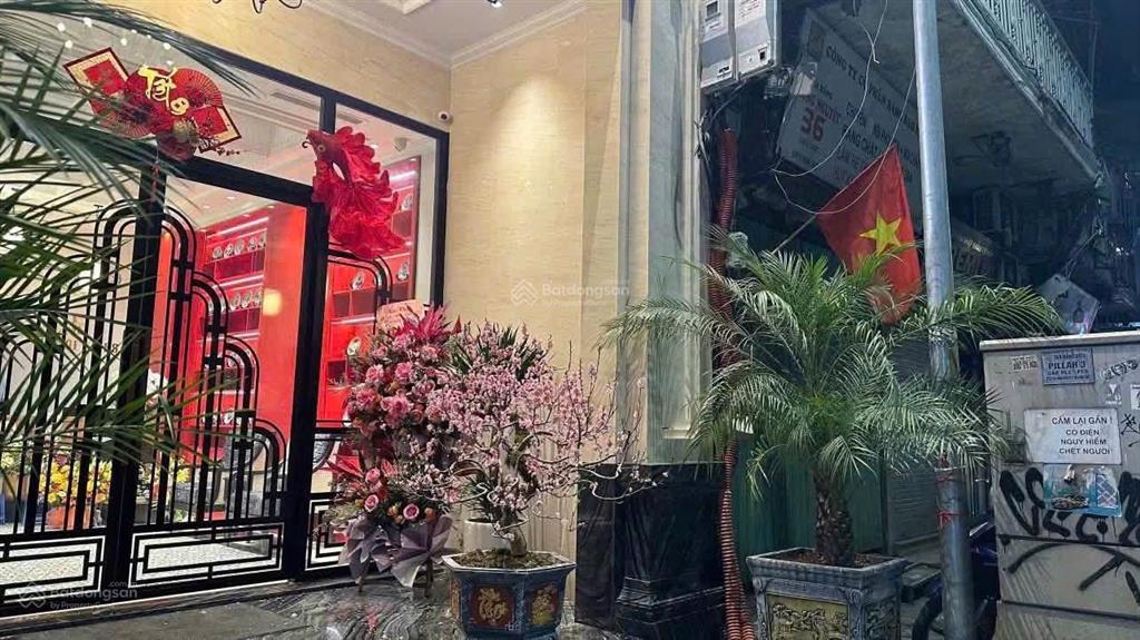 Bán khách sạn trung tâm hoàn kiếm doanh thu 1 tỷ/tháng