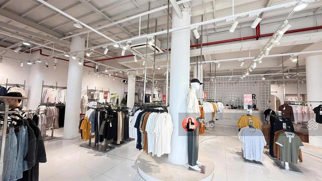 Cho thuê mặt bằng đinh lễ, gần hồ gươm. dt 100m², mt 7m. giá 90tr gồm thuế. showroom, cafe