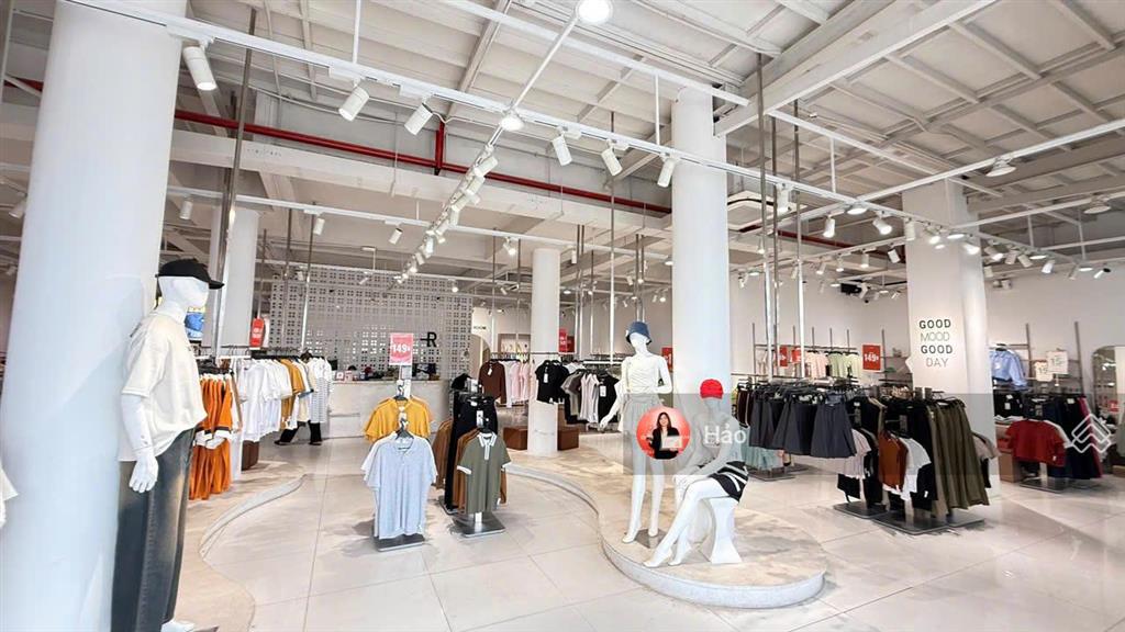 Cho thuê mặt bằng đinh lễ, gần hồ gươm. dt 100m², mt 7m. giá 90tr gồm thuế. showroom, cafe