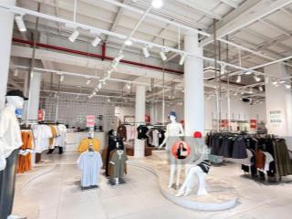 Cho thuê mặt bằng đinh lễ, gần hồ gươm. dt 100m², mt 7m. giá 90tr gồm thuế. showroom, cafe