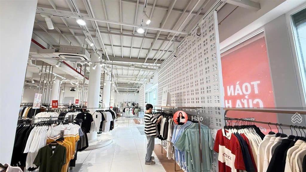 Cho thuê mặt bằng đinh lễ, gần hồ gươm. dt 100m², mt 7m. giá 90tr gồm thuế. showroom, cafe