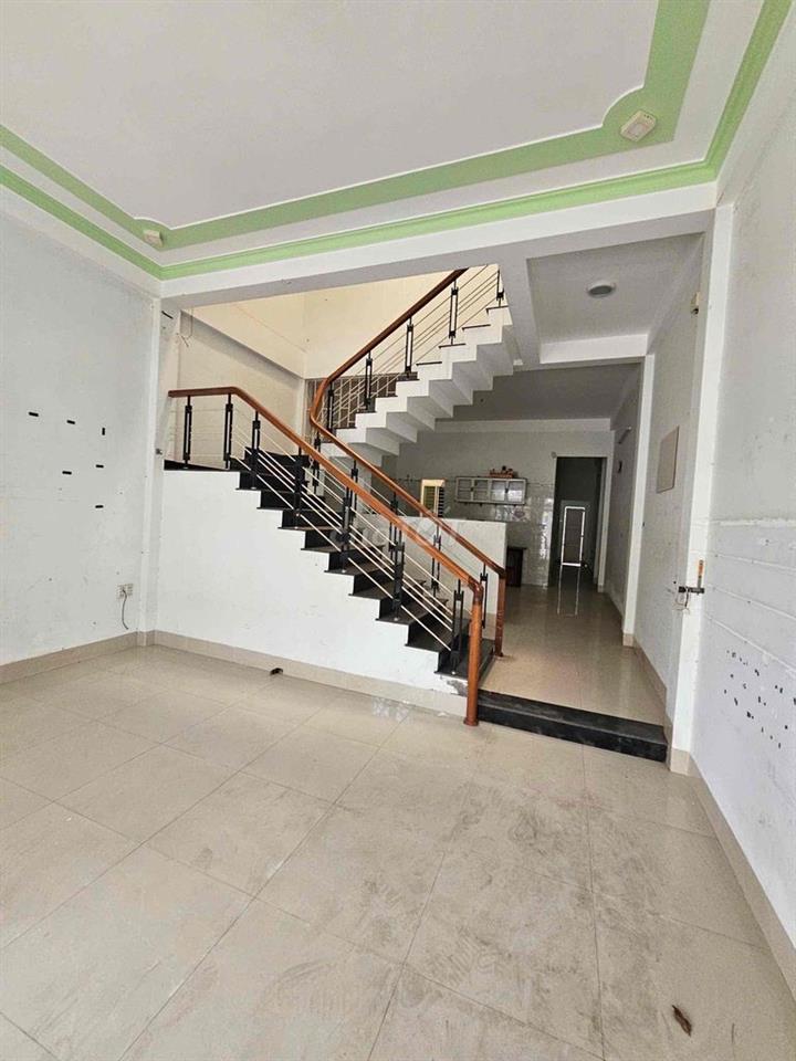 Chính chủ cần bán gấp nhà 2 tầng mặt tiền Trần văn dư