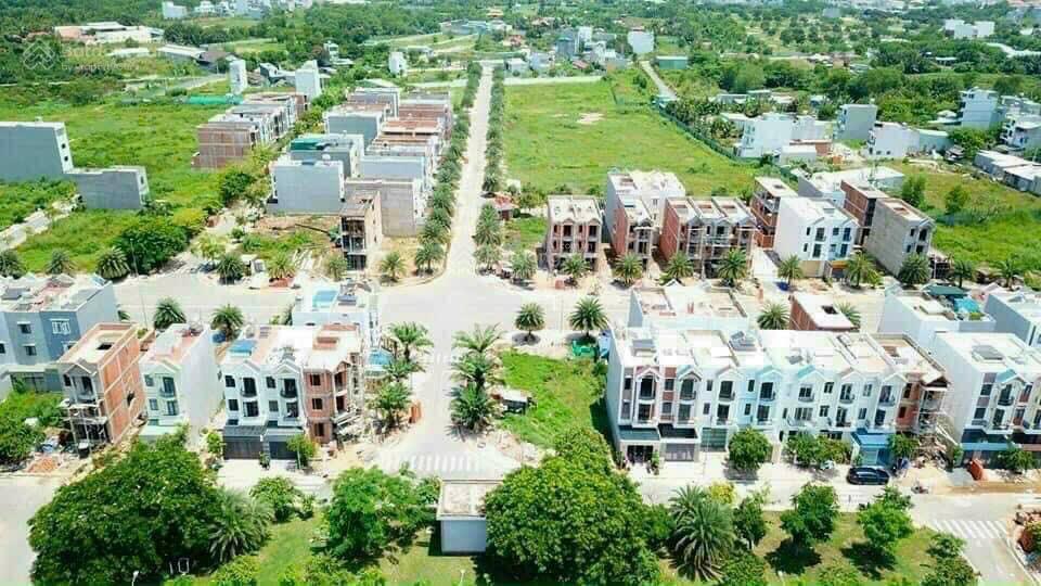 8,2 tỷ đường 30m cho 1 nền đất nhà phố 1 trệt 2 lầu tại centana city tp thủ đức