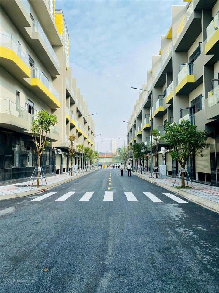 Nhà phố 1 trệt 3 lầu  8.4 tỷ, giảm giá ngay 500 triệu, tặng 1 suất bốc thăm căn hộ trị giá 3 tỷ