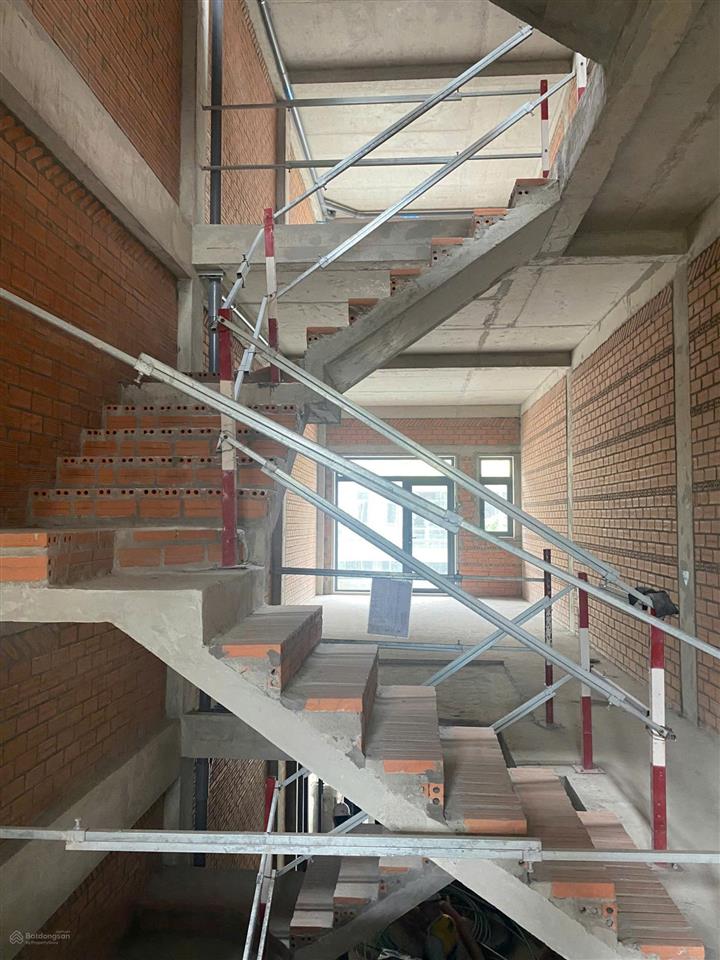 Nhà phố 1 trệt 3 lầu  8.4 tỷ, giảm giá ngay 500 triệu, tặng 1 suất bốc thăm căn hộ trị giá 3 tỷ