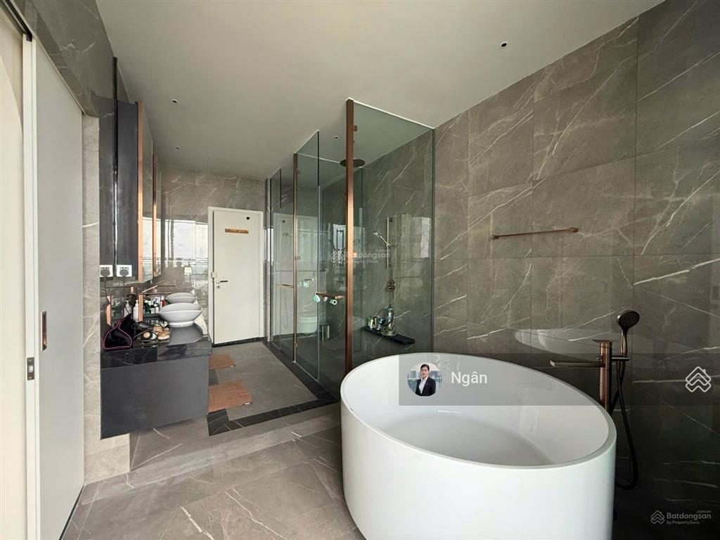 Kim ngân define  bán căn poolvilla 4pn + 1pn maid  6wc  325m2 55 tỷ all in