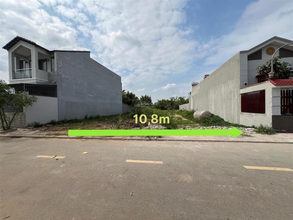 Bán nền đất xây biệt thự có sẵn 220m thổ cư, giáp sông, khu dân cư. cách vinhome 3km giá tốt