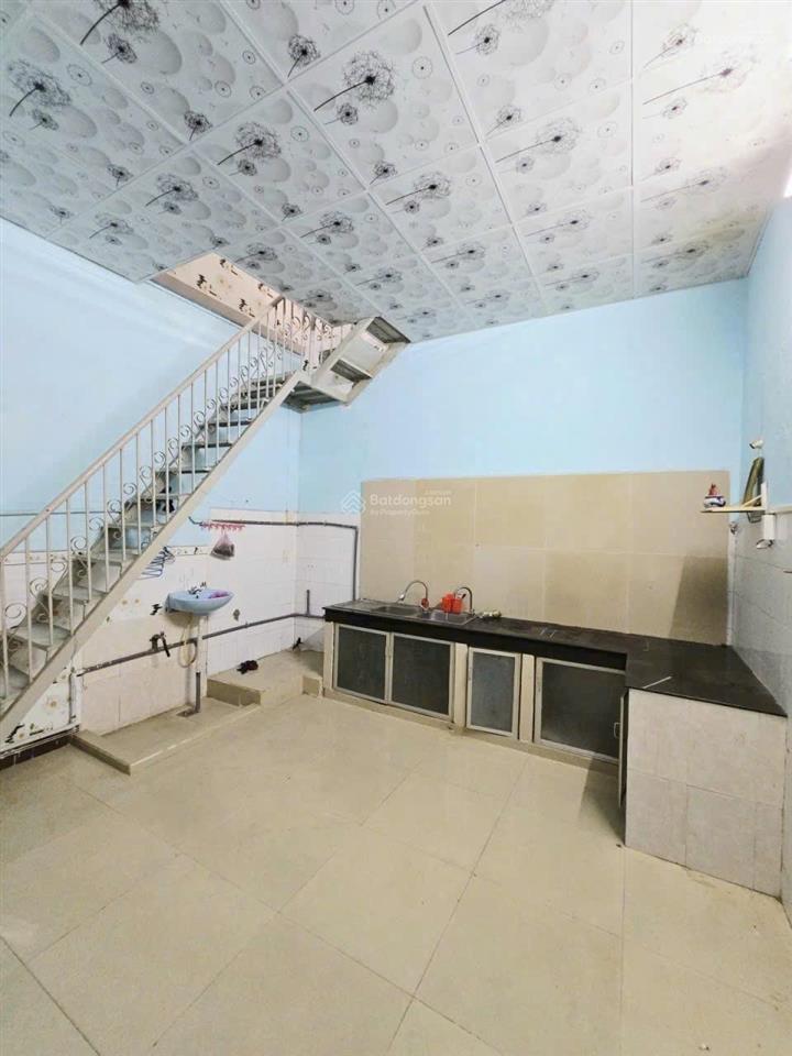 Bán nhà 1 trệt 1 lầu hẻm 3,5m đường 8 phường long bình . sổ riêng full thổ . cách vinhome 1km