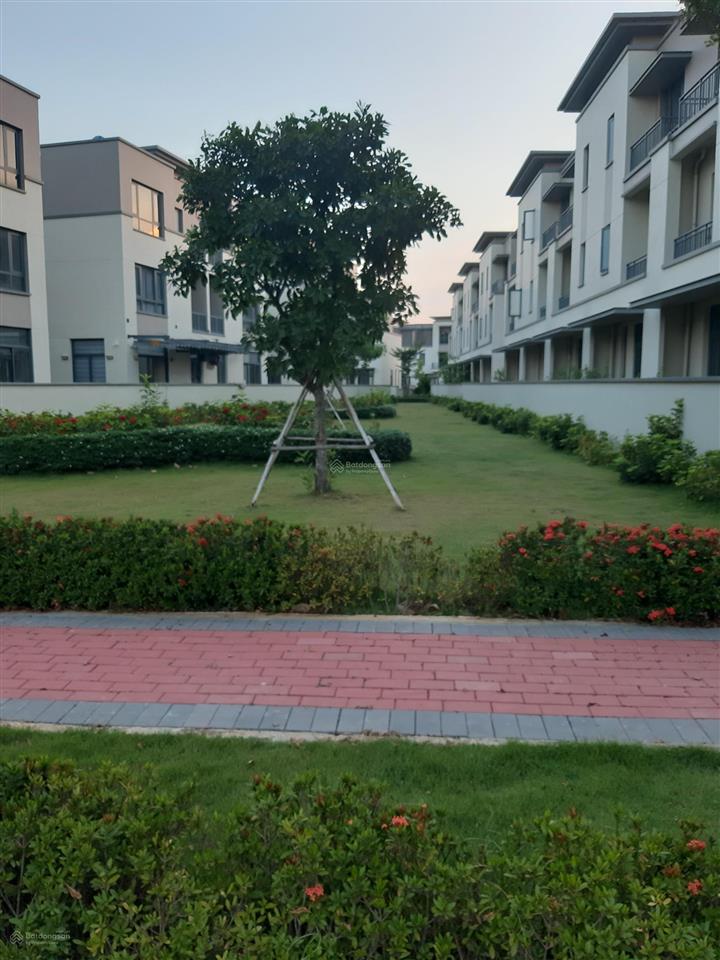 Chính chủ bán nhanh nhà phố small dự án swan park vị trí đẹp, giá tốt thị trường.  0946 888 ***