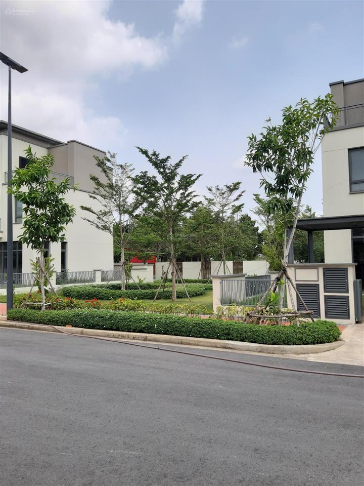 Chính chủ bán nhanh nhà phố small dự án swan park vị trí đẹp, giá tốt thị trường.  0946 888 ***