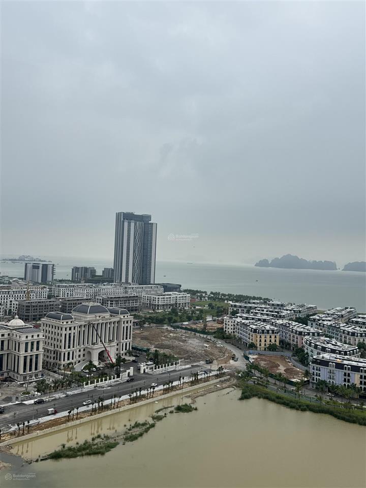 Giá 2,89 tỷ căn hộ 2 ngủ tòa icon40 view hồ nhạc nước, biển vịnh di sản