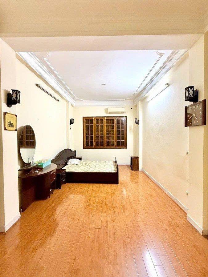 Phố Nguyễn Chí Thanh 38m2, 5 tầng đẹp ô tô thông kinh doanh gần Hồ Thành Công 