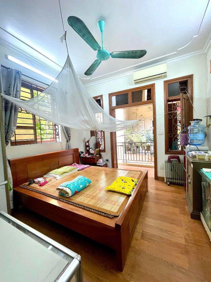 Phố Vân Hồ 32m2, 4 tầng lô góc ô tô mặt tiền 4m giá 10.5 tỷ gần Công Viên Thống Nhất