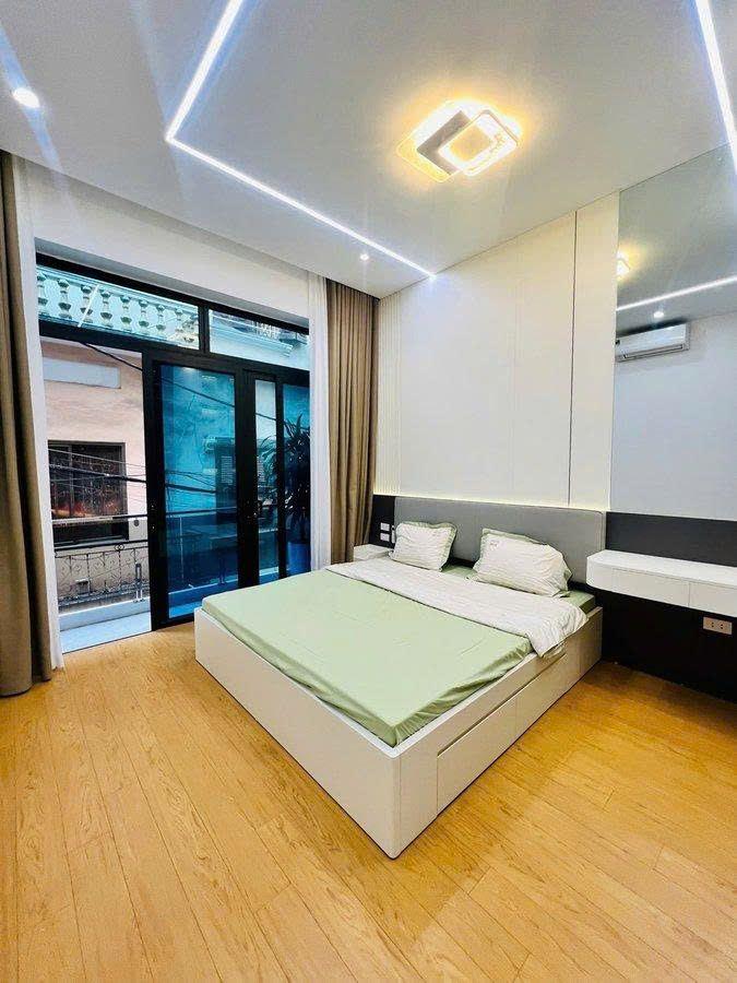 Hạ giá nhà Hoàng Văn Thái 43m2, 5T, MT4m tặng full nội thất ô tô vào giá 14 tỷ cần bán