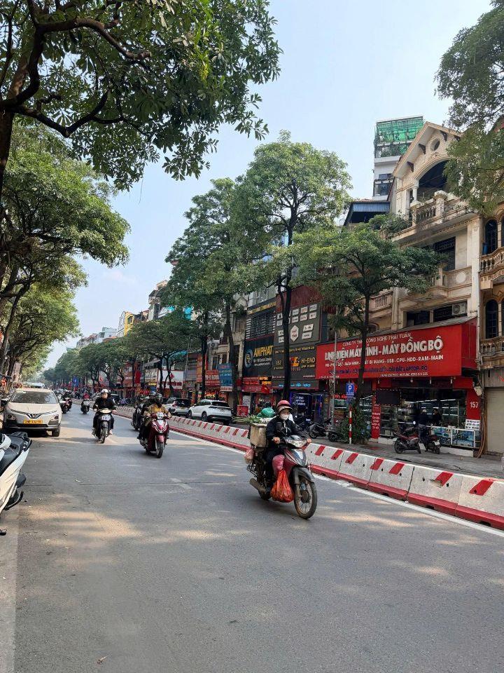 Bán nhà mặt phố Lê Thanh Nghị 30m2, 5 tầng cực đẹp, mặt tiền 6.6m lô góc kinh doanh đỉnh 