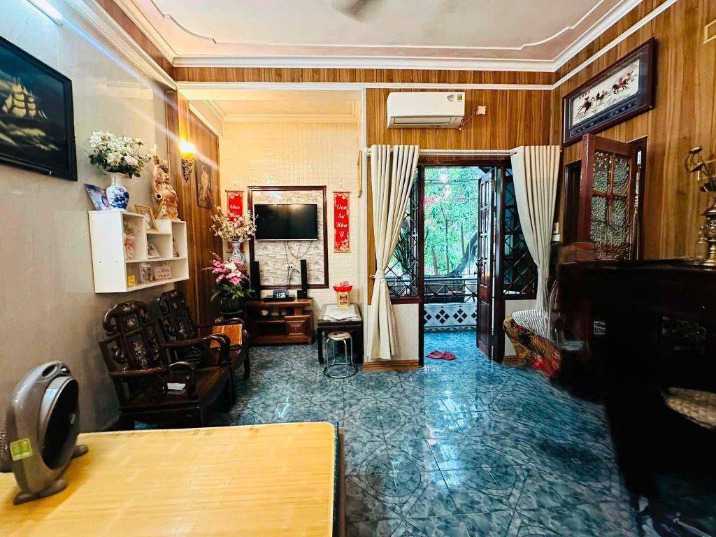 Bán nhà mặt phố Lê Thanh Nghị 30m2, 5 tầng cực đẹp, mặt tiền 6.6m lô góc kinh doanh đỉnh 