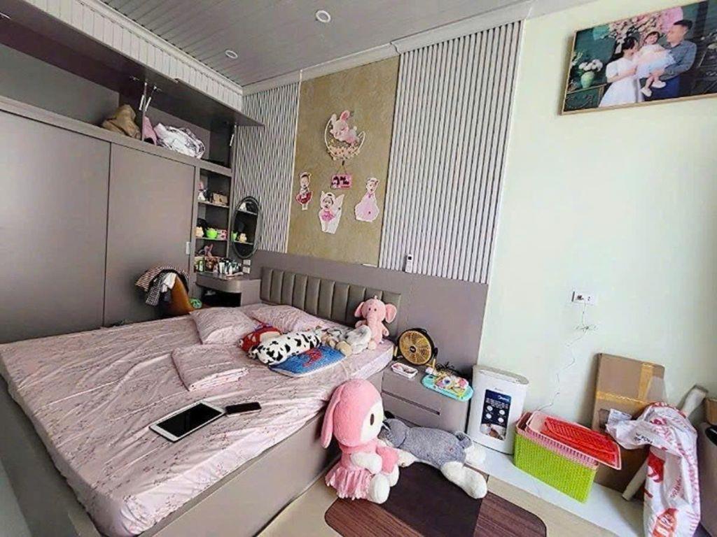 Bán nhà Đường Láng nhỉnh 10 tỷ 30m2, 5 tầng đẹp, MT3.8m Gara ô tô hiếm Đống Đa