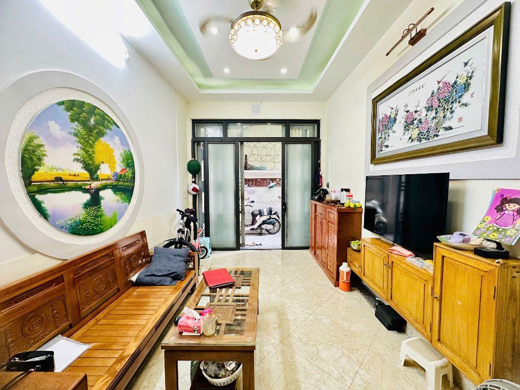 Hiếm phố Lạc Long Quân 30m2, 5 tầng lô góc đẹp long lanh nhỉnh 9 tỷ cận kề Hồ Tây