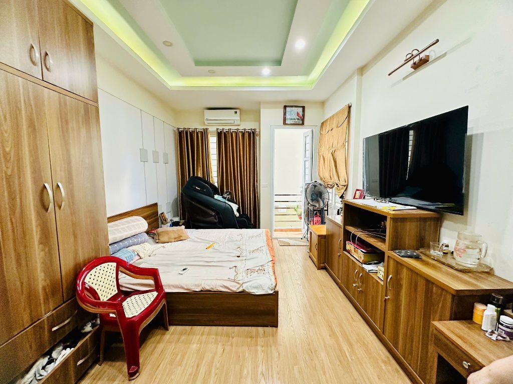 Hiếm phố Lạc Long Quân 30m2, 5 tầng lô góc đẹp long lanh nhỉnh 9 tỷ cận kề Hồ Tây