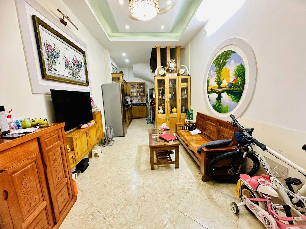 Hiếm phố Lạc Long Quân 30m2, 5 tầng lô góc đẹp long lanh nhỉnh 9 tỷ cận kề Hồ Tây