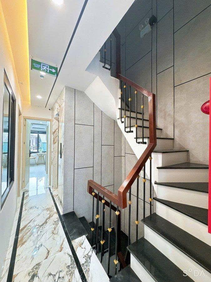 Siêu phẩm Nguyễn Ngọc Vũ 60m2, 7T thang máy cực đẹp, MT4.8m tòa dòng tiền 100tr/tháng 