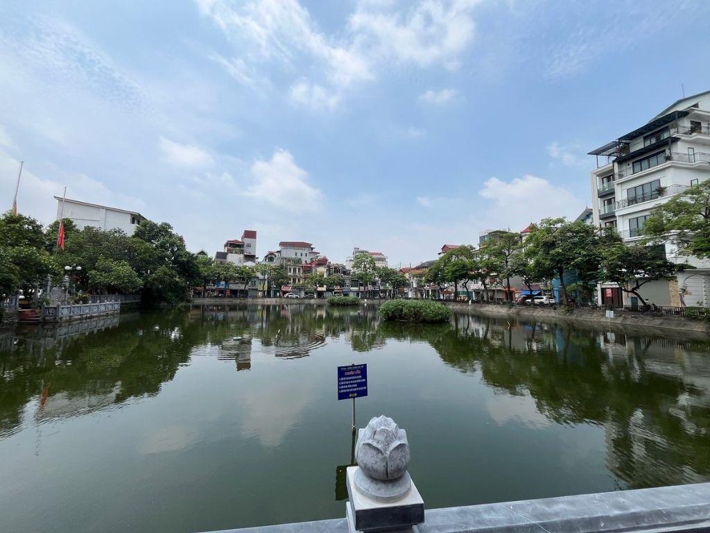 Đất phố Bồ Đề 100m2, mặt tiền 5.8m view Hồ giá 28.8 tỷ an sinh đỉnh quận Long Biên
