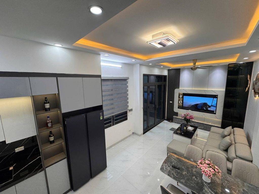Siêu phẩm Đường Giải Phóng 38m2, 5T đẹp long lanh, lô góc 9.95 tỷ tặng full nội thất