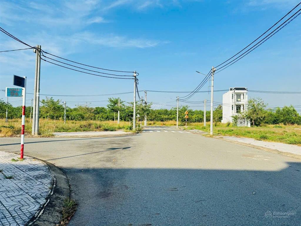 Bên em còn lô rẻ 75m2 giá 540 triệu bao sổ vị trí đẹp.  em 0902 766 ***